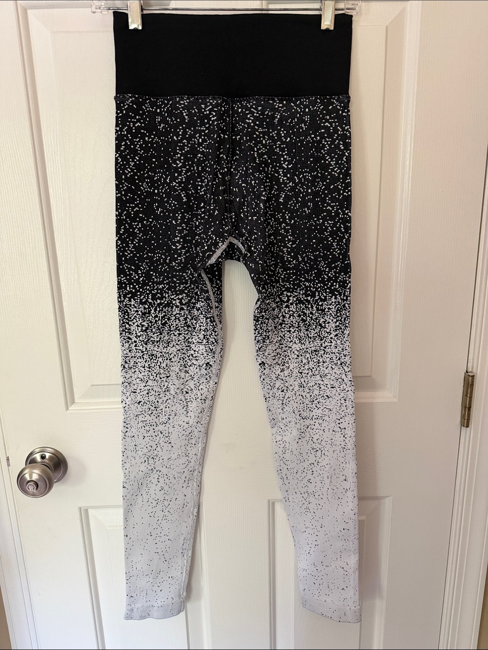 NWOT Athleta Black and White Ombre Active Leggings - Picture 2 of 5